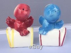 ADORABLE Vintage Japan Ceramic Blue Red Birds On Mailbox Salt & Pepper Shakers