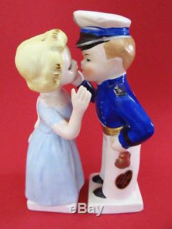 AIR FORCE ACADEMY KISSING & SALUTING CADET & LADY Salt and Pepper Shakers