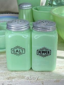 Mckee Jadeite Skokie Green Small Art Deco Box Salt Pepper Range Shaker Set