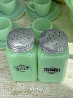 Mckee Jadeite Skokie Green Small Art Deco Box Salt Pepper Range Shaker Set