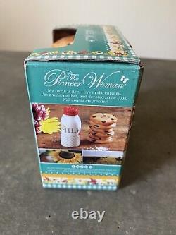 New in Box Pioneer Woman Milk and Cookie 2 Piece Salt & Pepper Shaker Set Rare