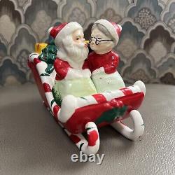 RARE VTG Lipper & Mann SALT & PEPPER Candle Kissing Santa & Mrs Claus In Sleigh