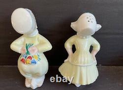 RARE Vintage Boehm Dutch Boy + Girl Kissing with Tulips Salt and Pepper Shakers
