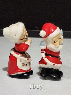 Vintage Santa & Mrs. Claus Peppermint Hula Hoops Christmas Salt & Pepper Shakers