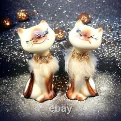 Winking Siamese Cats Salt Pepper Shakers Blue Eyes Fur Collars MCM Vintage 50s